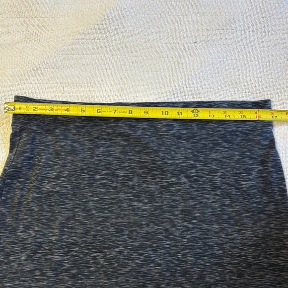 Divided H&M Women's Gray Strechy Skirt. Size L. - Picture 6 of 8